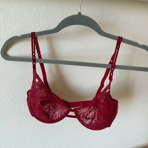 Red lace bralet💋
